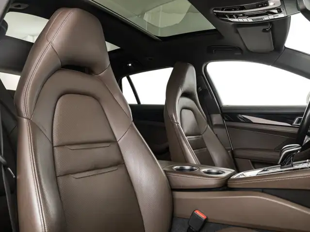 Porsche Panamera view 14