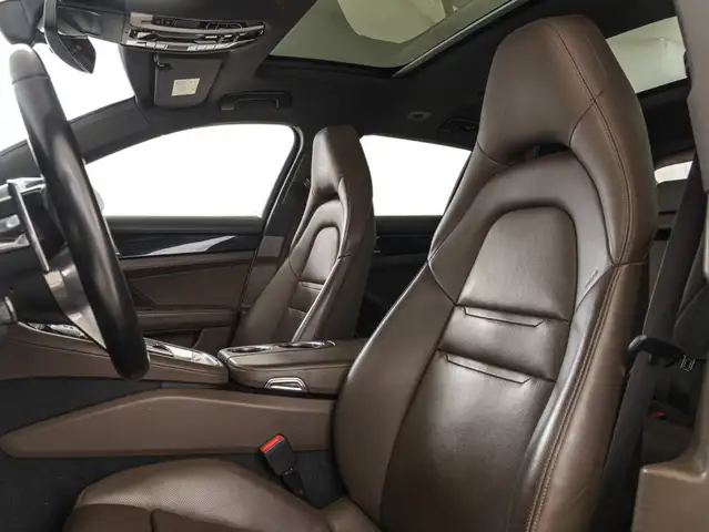 Porsche Panamera view 12