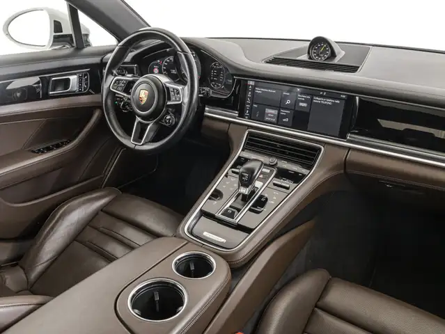 Porsche Panamera view 11