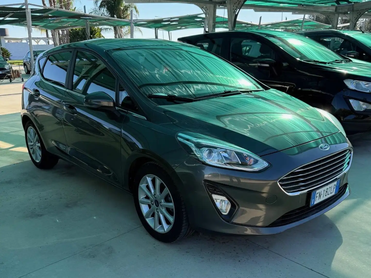 Ford Fiesta Fiesta VII 2017 5p 5p 1.5 tdci Titanium 85cv Grau - 2
