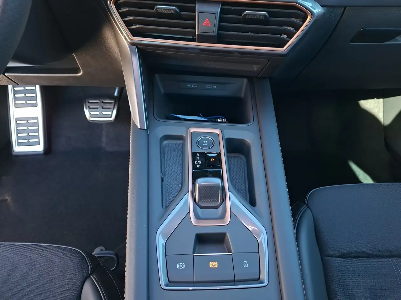 CUPRA Leon Sportstourer 1.5 eTSI AHK NAV ACC el. Heck, foto 10