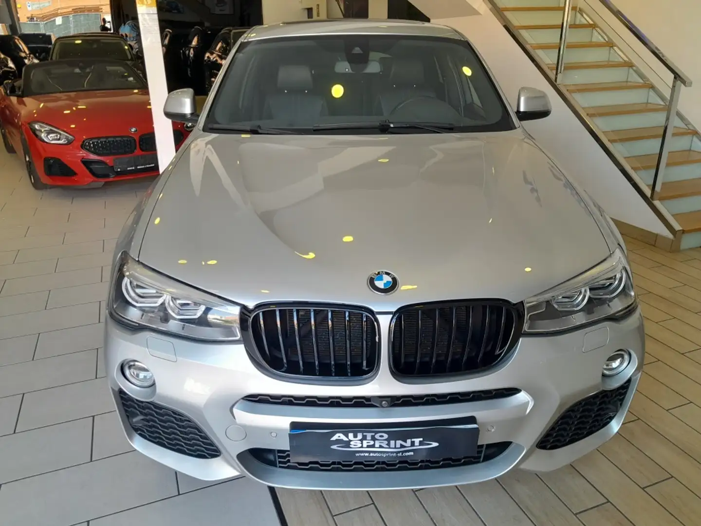BMW X4 xDrive 35dA Stříbrná - 2