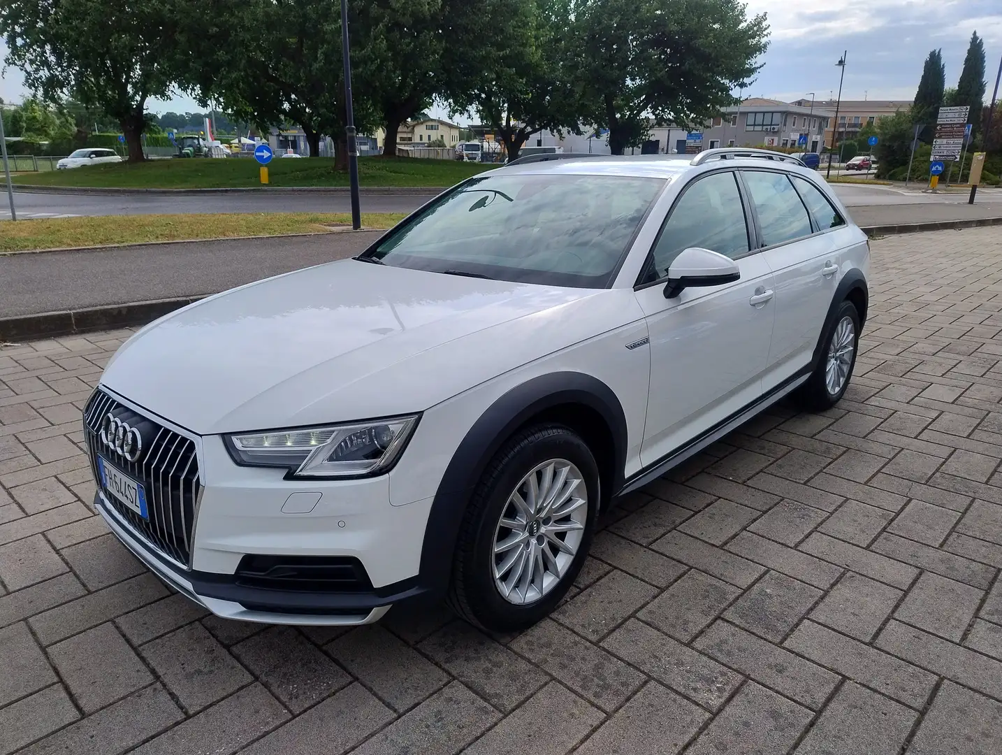 Audi A4 allroad 2.0 tdi Business 163cv s-tronic Fattura Iva Esp. Weiß - 1
