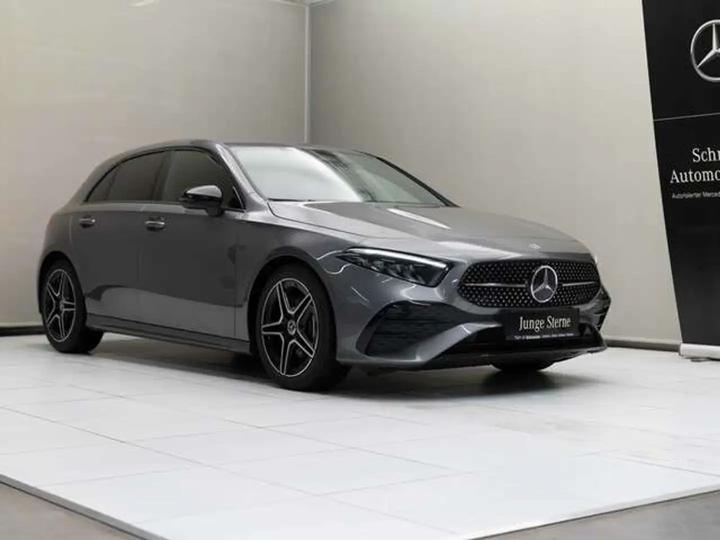 Mercedes-Benz A 180 d Kompaktlimousine Night Sport KAM SpurW Grau - 2