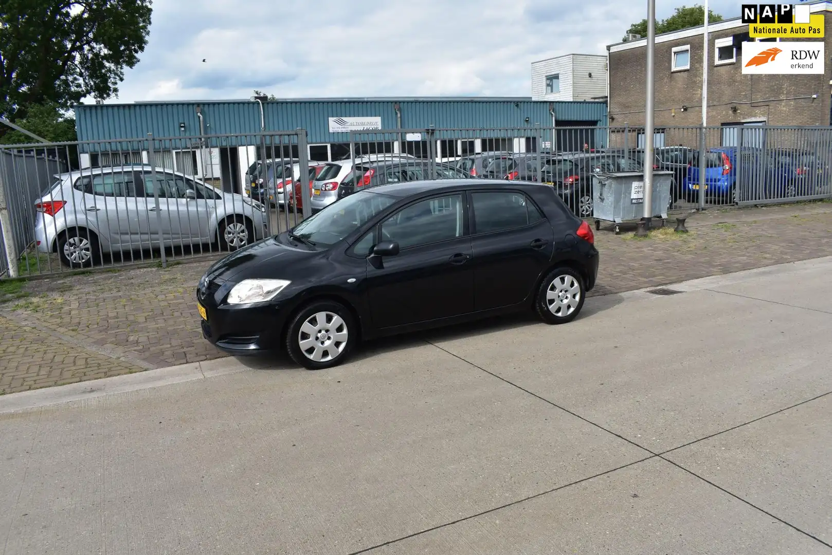 Toyota Auris 1.6-16V Terra Zwart - 1