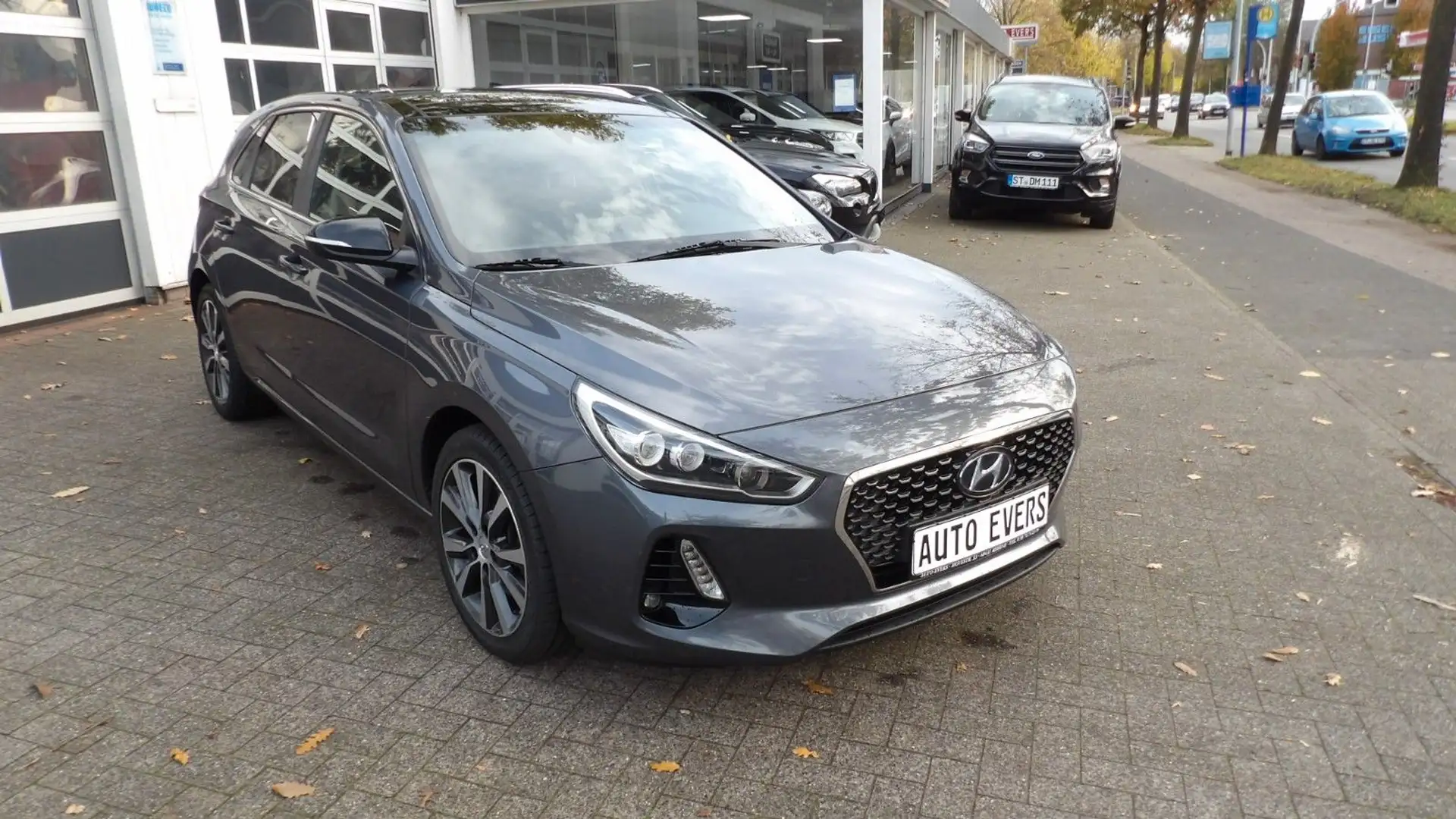 Hyundai i30 Intro*SHZ*LED*Panoramadach* Gris - 2