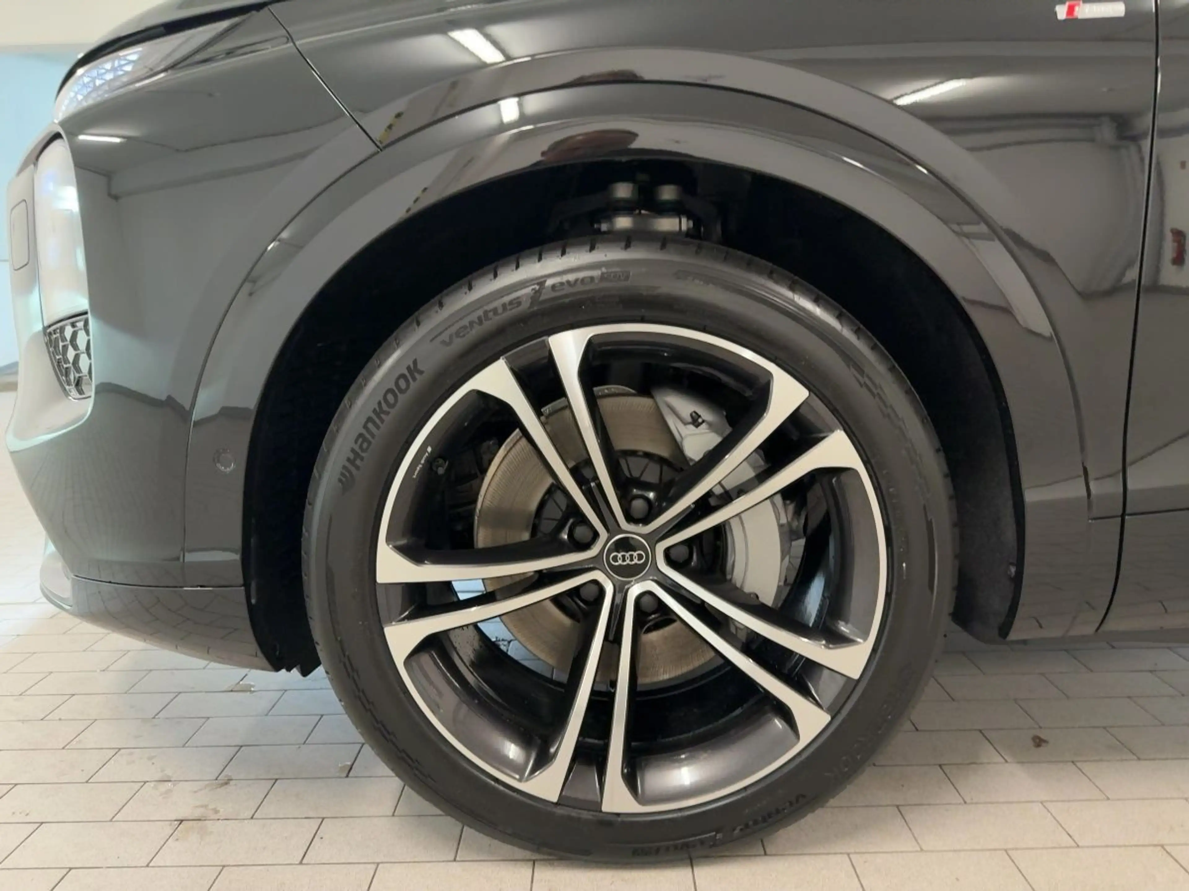Audi Q7 TDI quattro tiptronic — photo 12