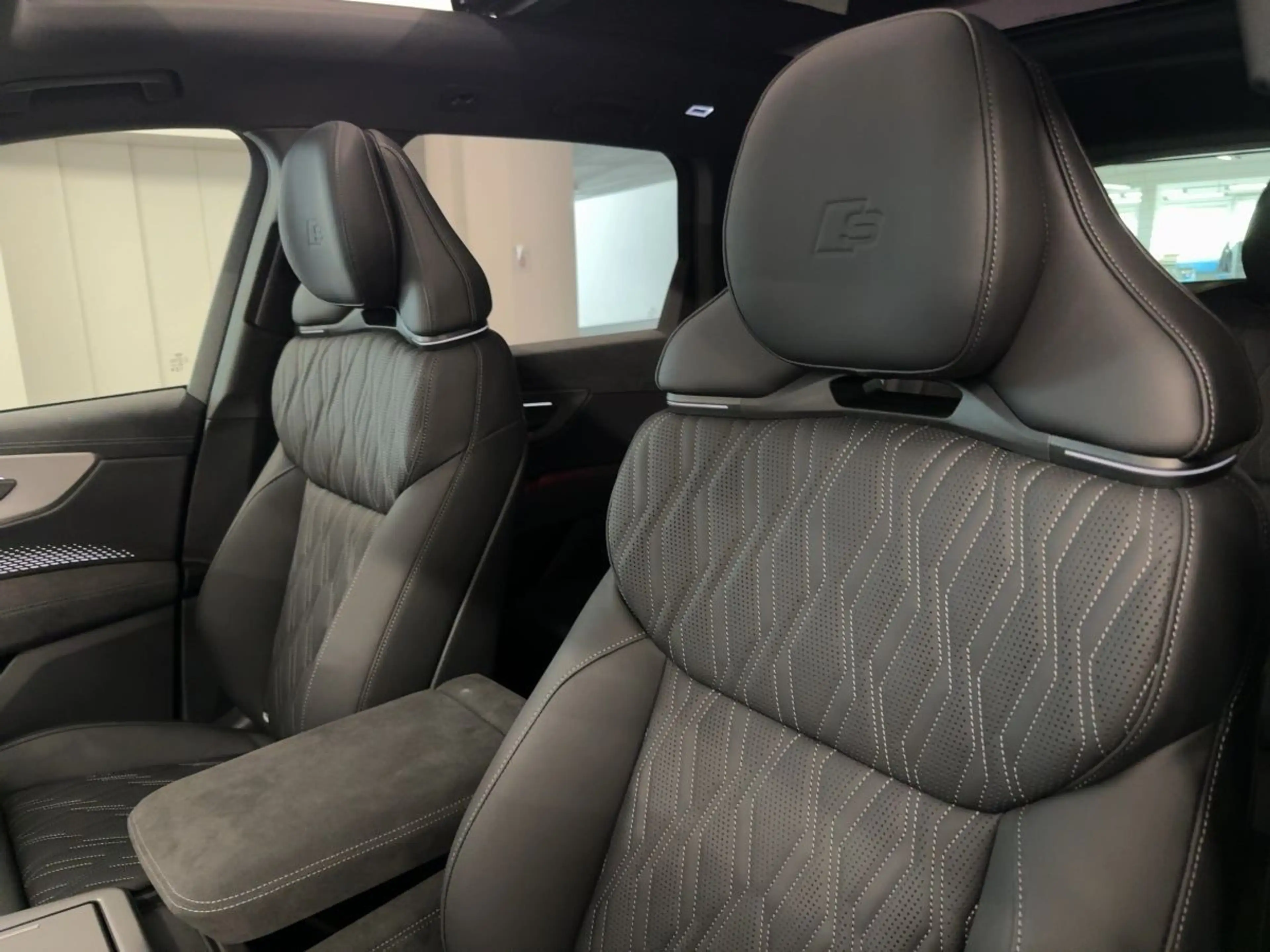 Audi Q7 TDI quattro tiptronic — photo 15