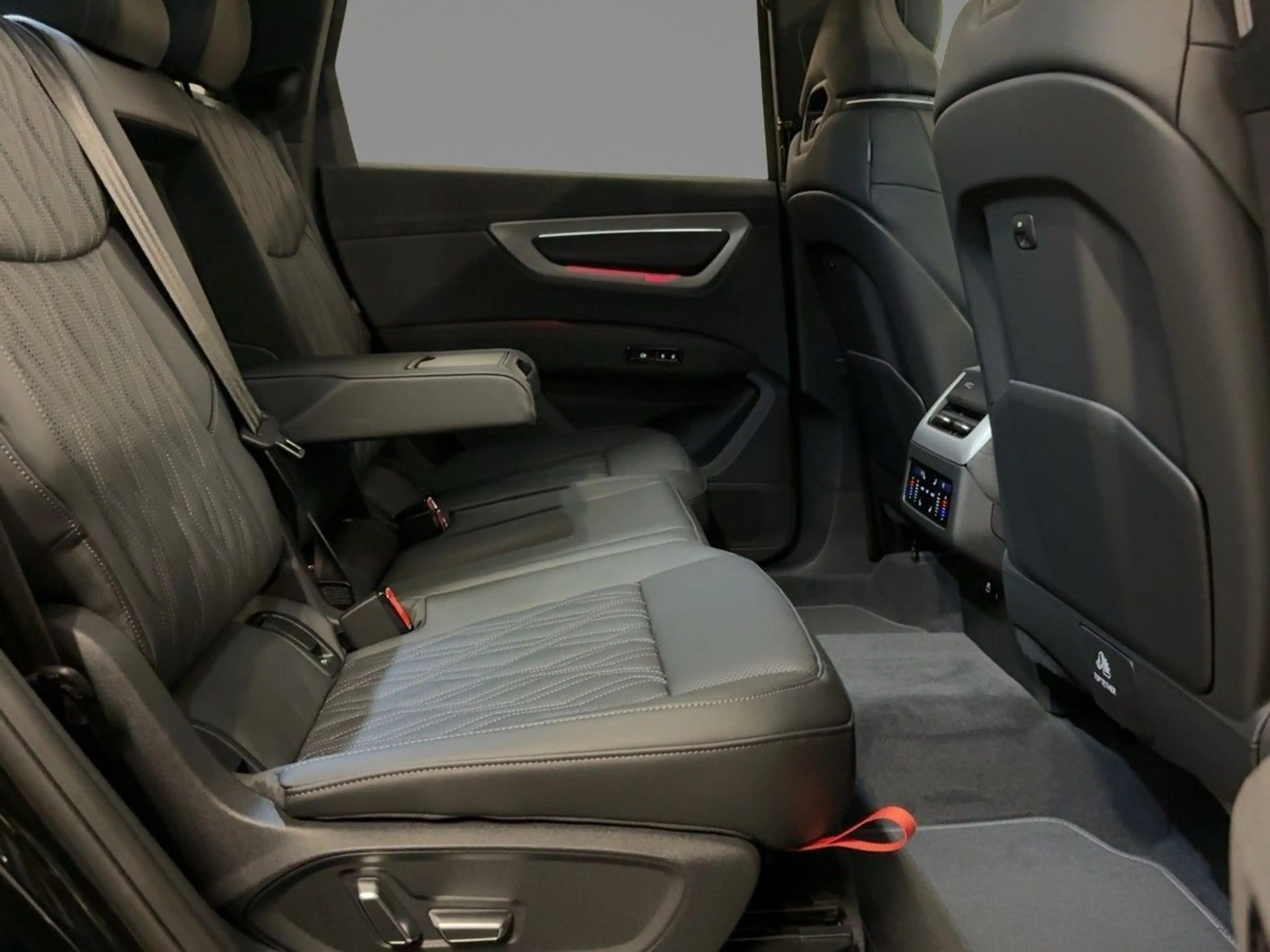 Audi Q7 TDI quattro tiptronic — photo 8