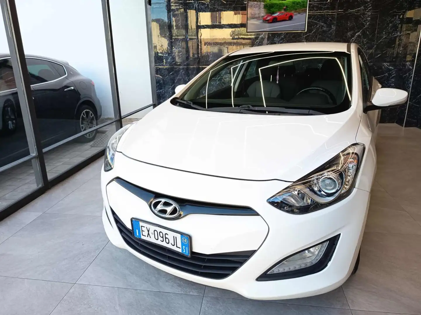 Hyundai i30 1.6 CRDi 5p. Comfort A/T Blanc - 2
