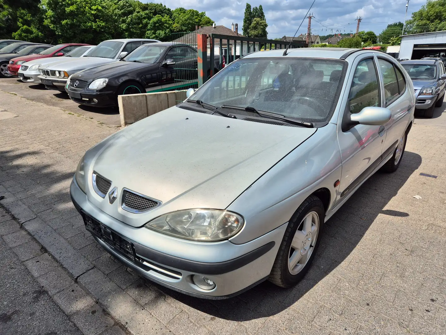 Renault Megane 1.6 RXE Automatik Tüv Neu siva - 1