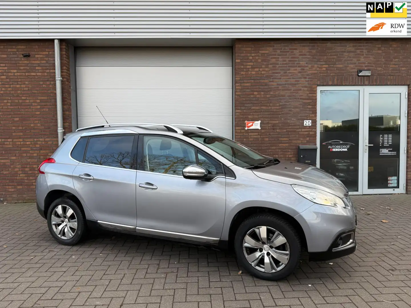 Peugeot 2008 1.2 PureTech Allure|PANO|NAVI|NIEUWE APK|AUTOMAAT Gris - 1