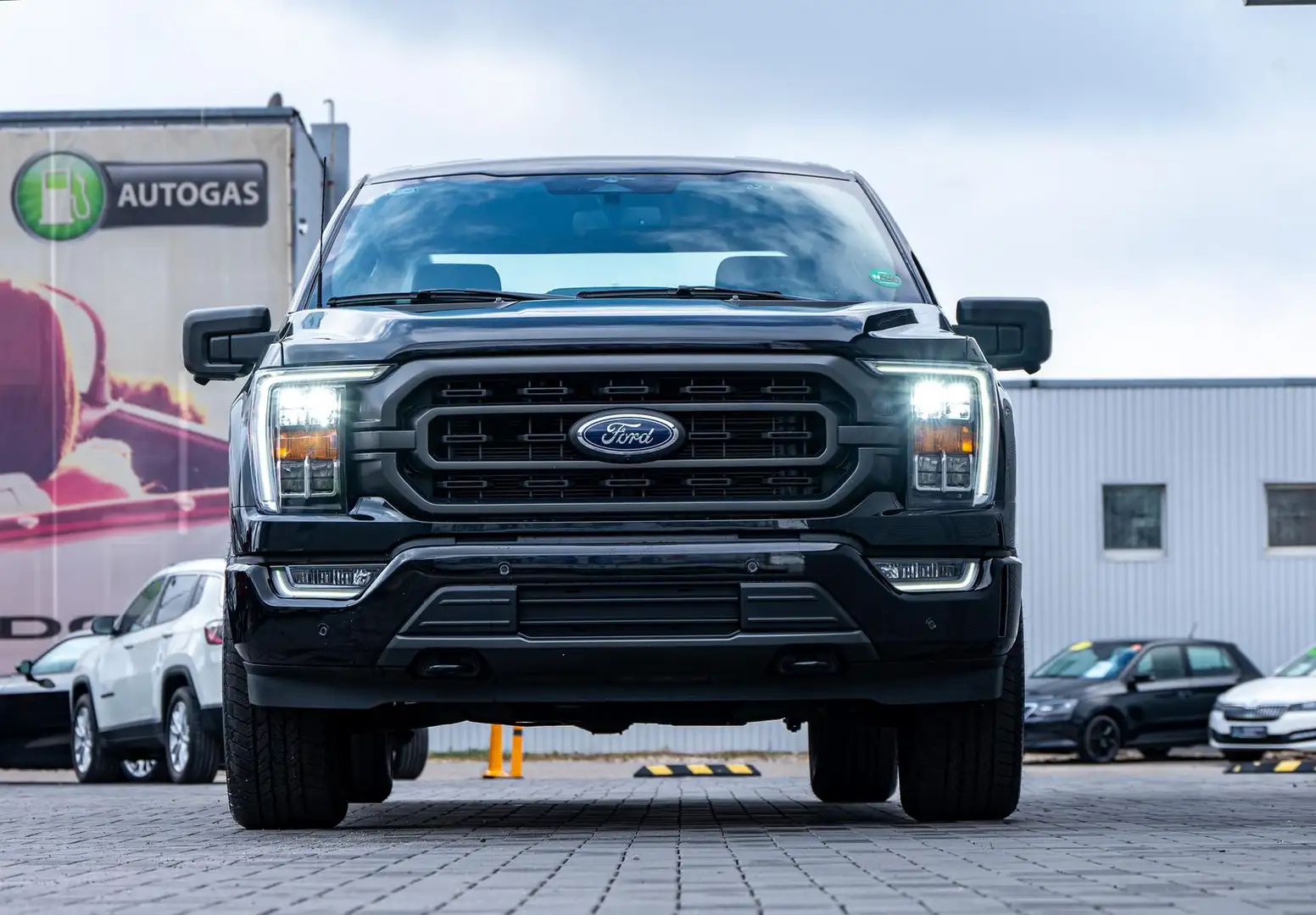 Ford F 150 XLT 5,0l V8,Navi,360°,ACC, Чёрный - 2