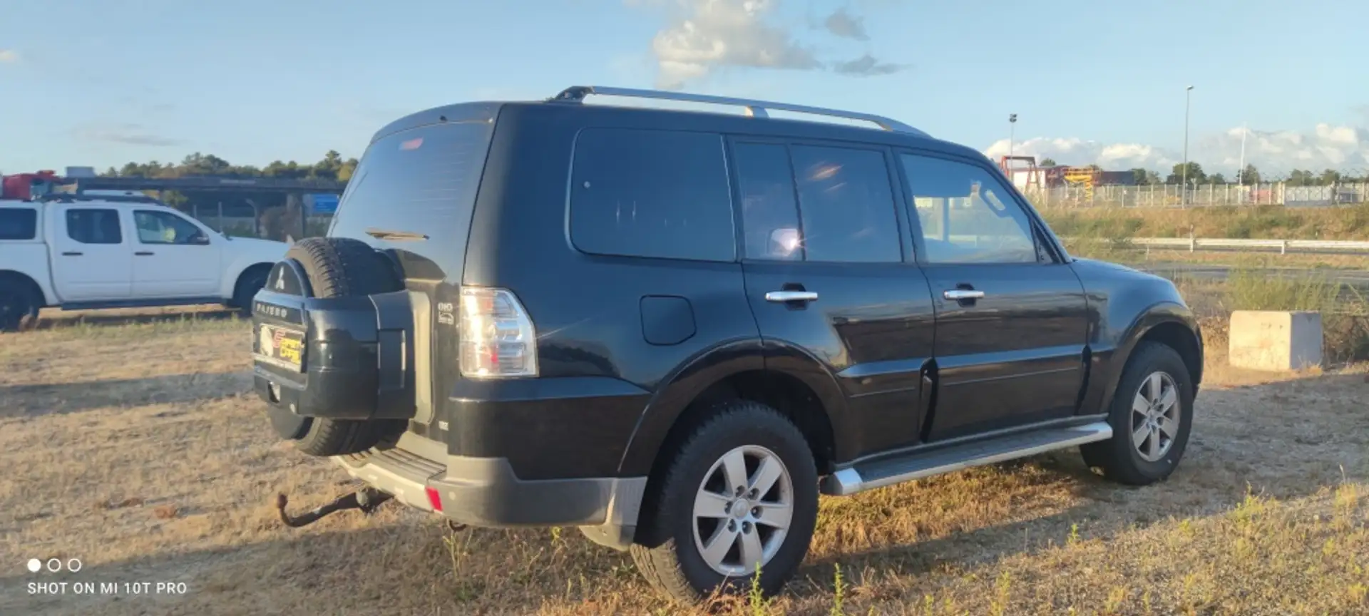 Mitsubishi Montero 3.2DI-D Kaiteki Aut. Schwarz - 2