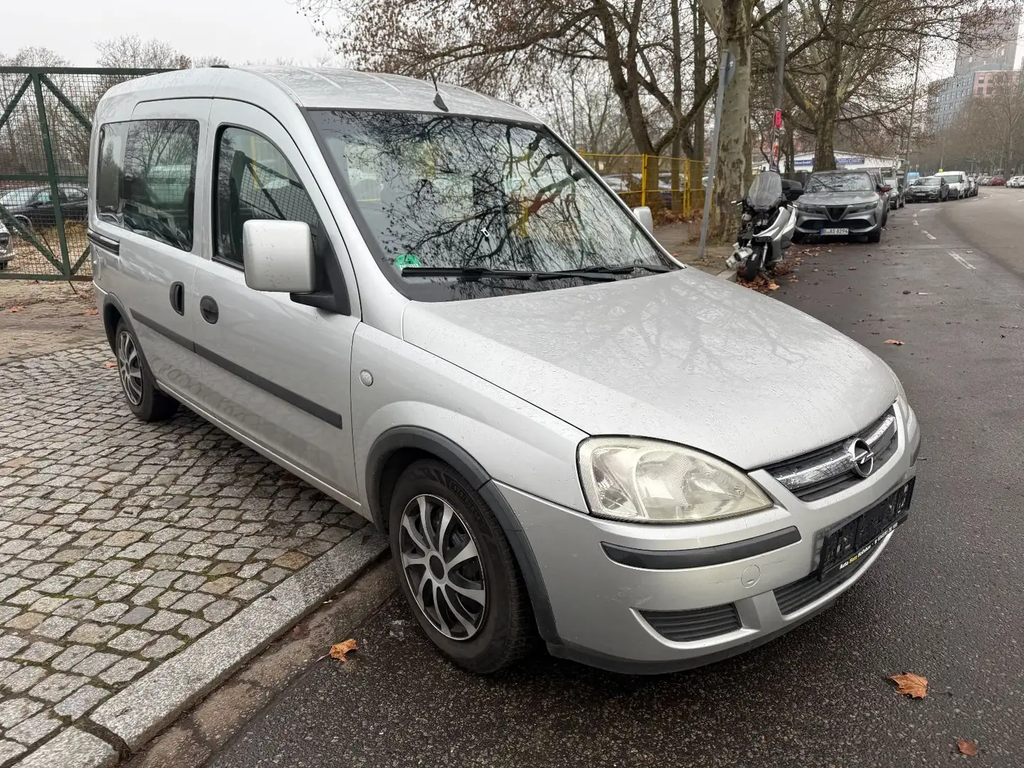 Opel Combo Tour Edition Silber - 2