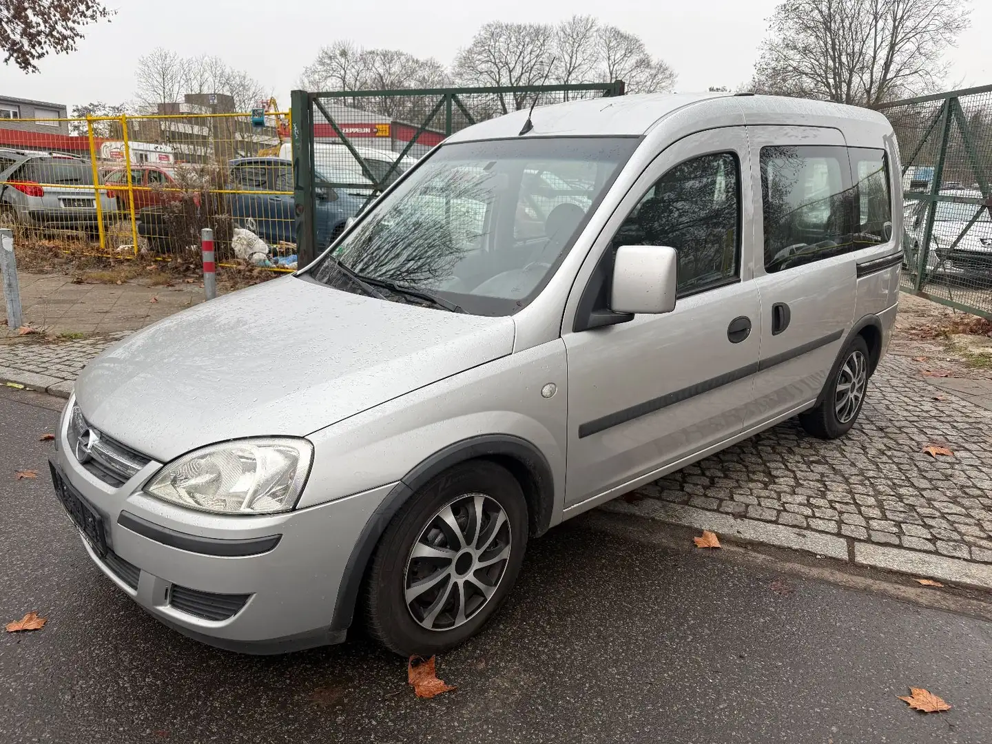 Opel Combo Tour Edition Silber - 1