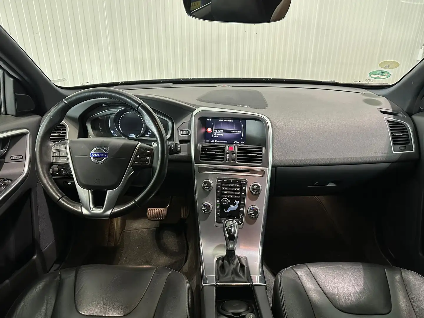 Volvo XC60 D4 AWD Aut. Signature Edition ACC Panodak 190pk Grijs - 2