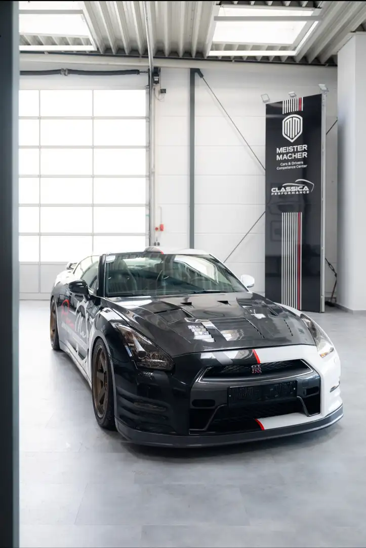 Nissan GT-R Premium Edition Fekete - 2