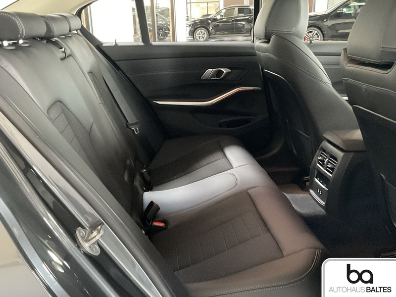 BMW 330 330 i Sport Line 18"/Navi/LED/Park/Kam/Sposi Klima — photo 8