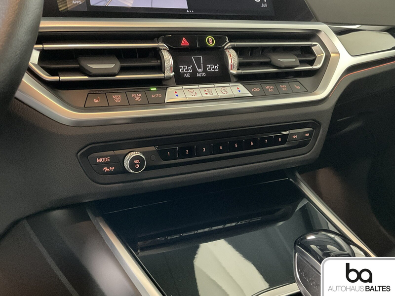 BMW 330 330 i Sport Line 18"/Navi/LED/Park/Kam/Sposi Klima — photo 10