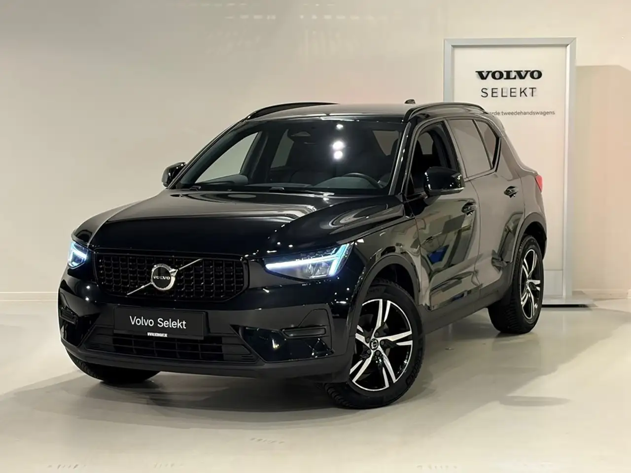 Volvo XC40 B3 Mild Hybride Dark Plus