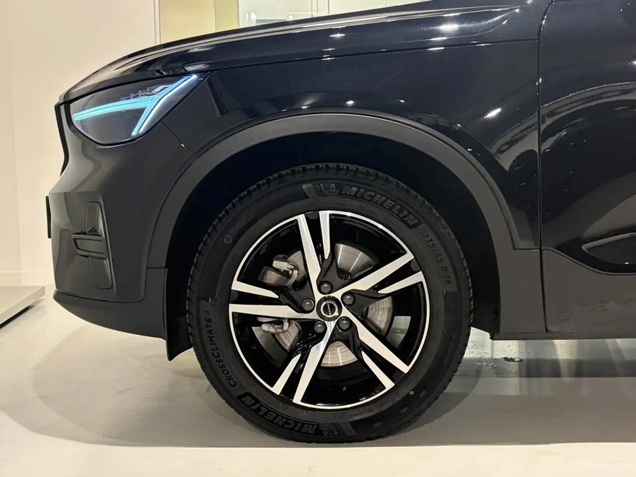 Volvo XC40 B3 Mild Hybride Dark Plus 3