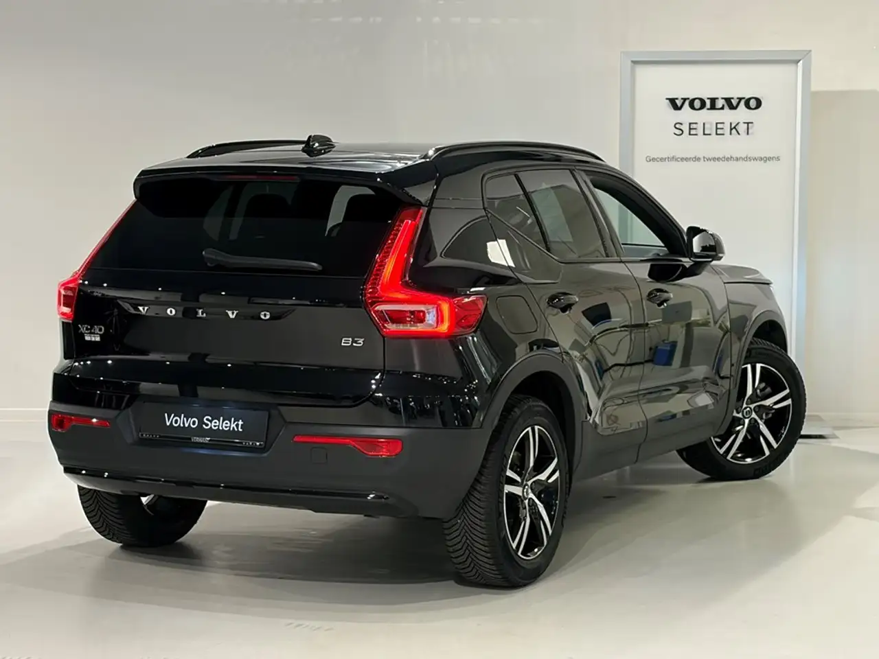 Volvo XC40 B3 Mild Hybride Dark Plus 2