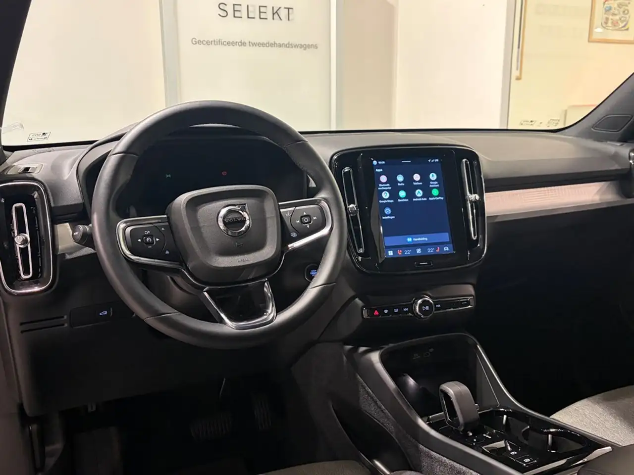 Volvo XC40 B3 Mild Hybride Dark Plus 4