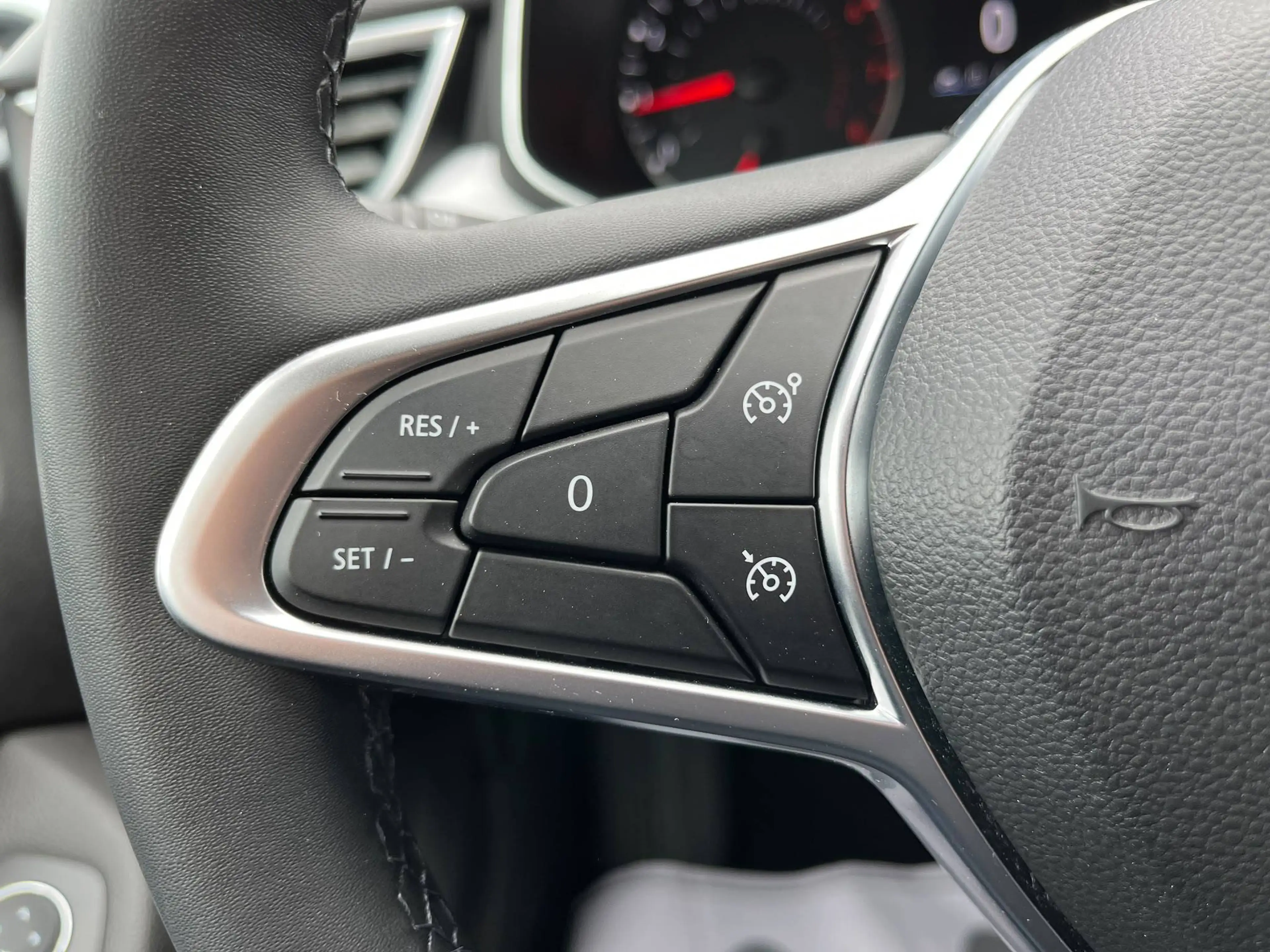 Renault Clio Clio 1.0 TCe Limited — photo 10