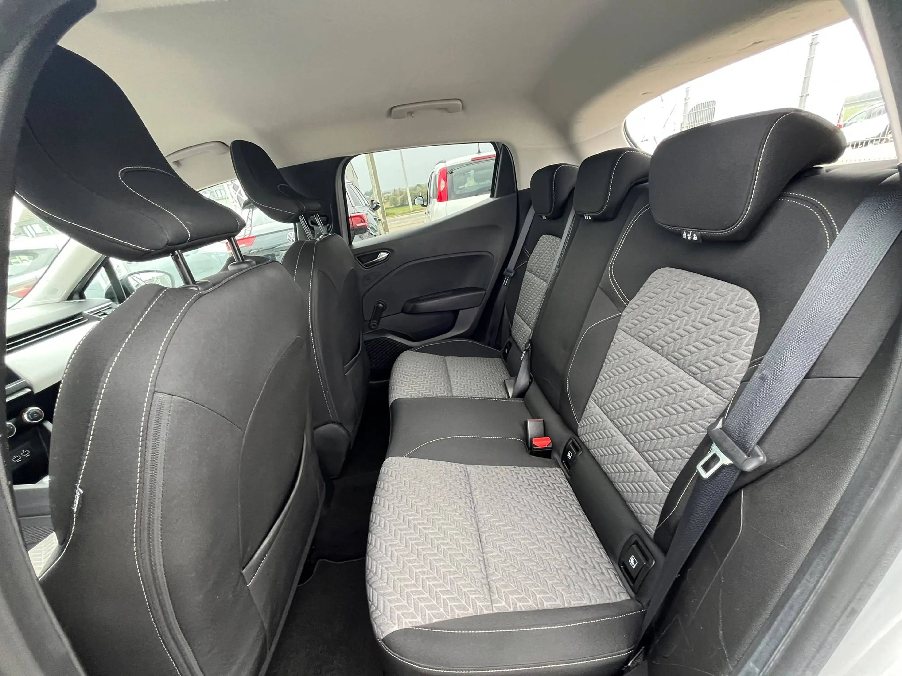 Renault Clio Clio 1.0 TCe Limited — photo 6