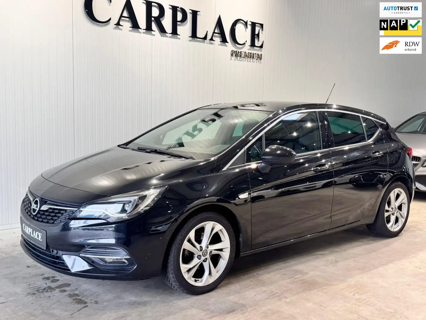 Opel Astra 1.2 Launch Elegance Zwart - 1