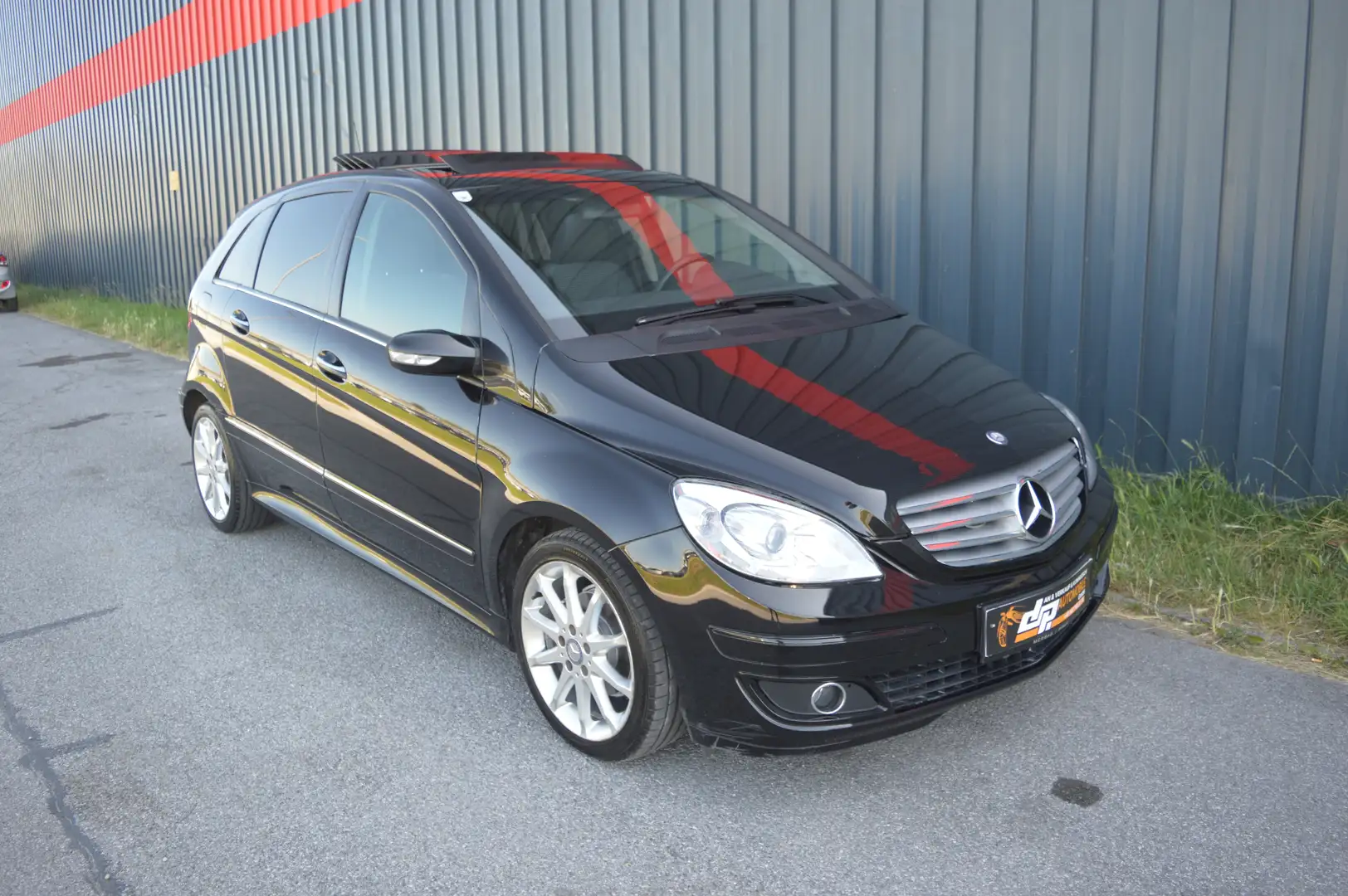 Mercedes-Benz B 150 **Automatik**Panorama**Pickerl** Zwart - 1
