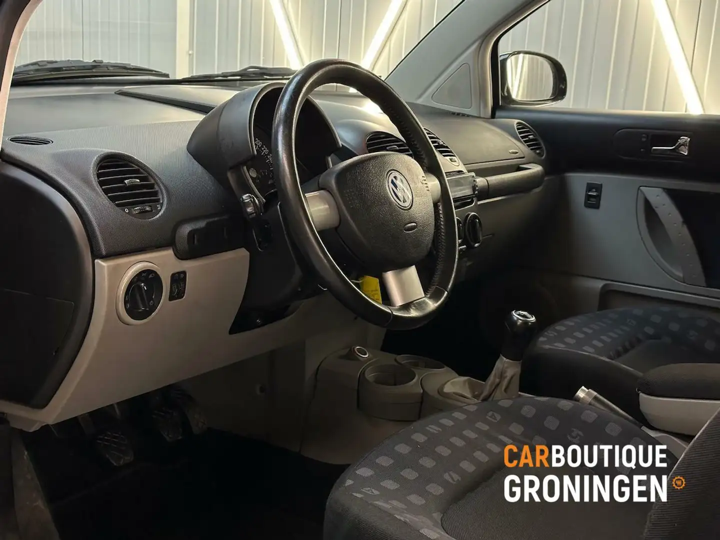 Volkswagen New Beetle 2.3 V5 Highline | YOUNGTIMER | NWE APK Noir - 2
