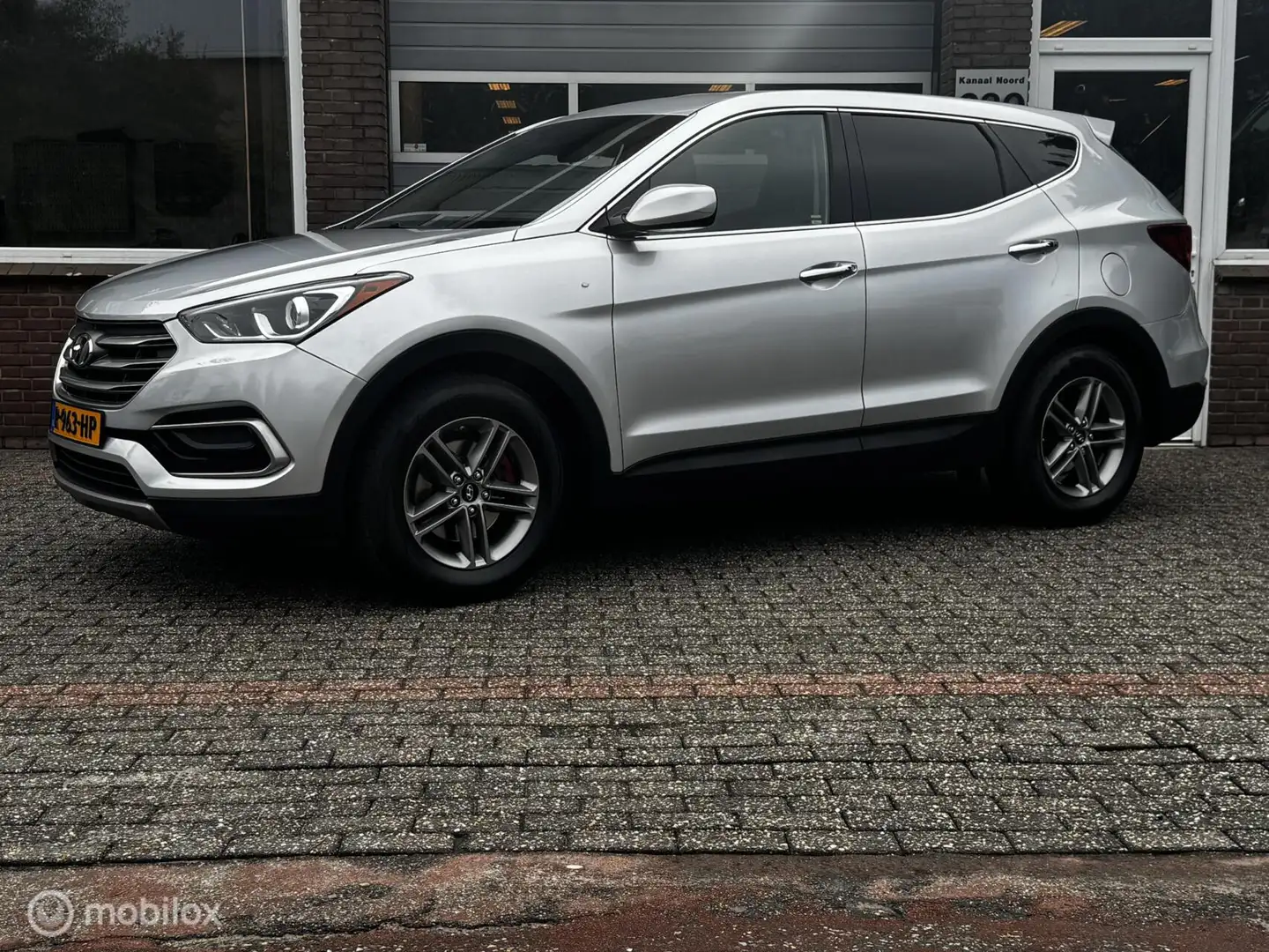 Hyundai SANTA FE 2.4 GDI AUT CAMERA/AIRCO/CRUISE/BLUETOOTH Grijs - 1