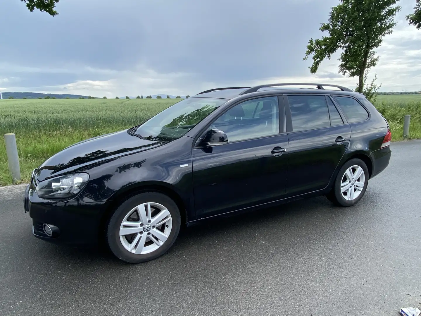 Volkswagen Golf Variant Match 2.0 DSG  AHK StHz 140PS Negro - 1