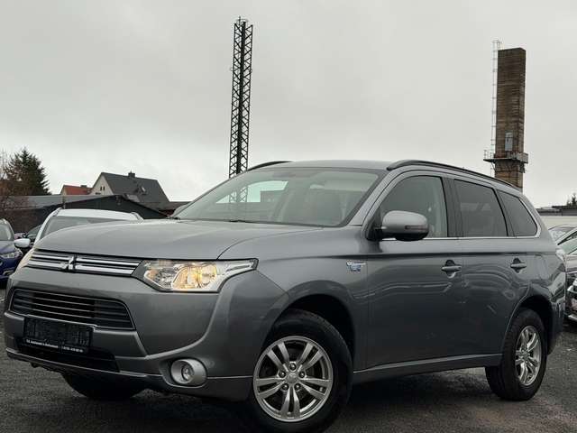 Imagine Mitsubishi Outlander PHEV 4WD