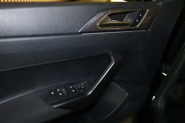 Volkswagen Polo view 11