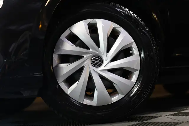 Volkswagen Polo view 4