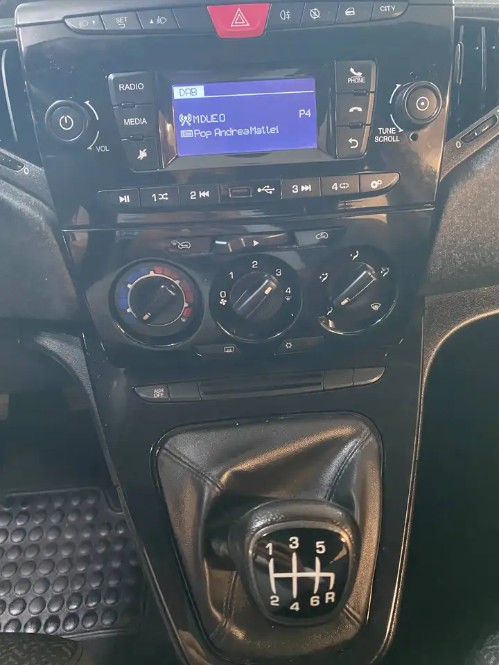 Lancia Ypsilon 2022 — фото 11