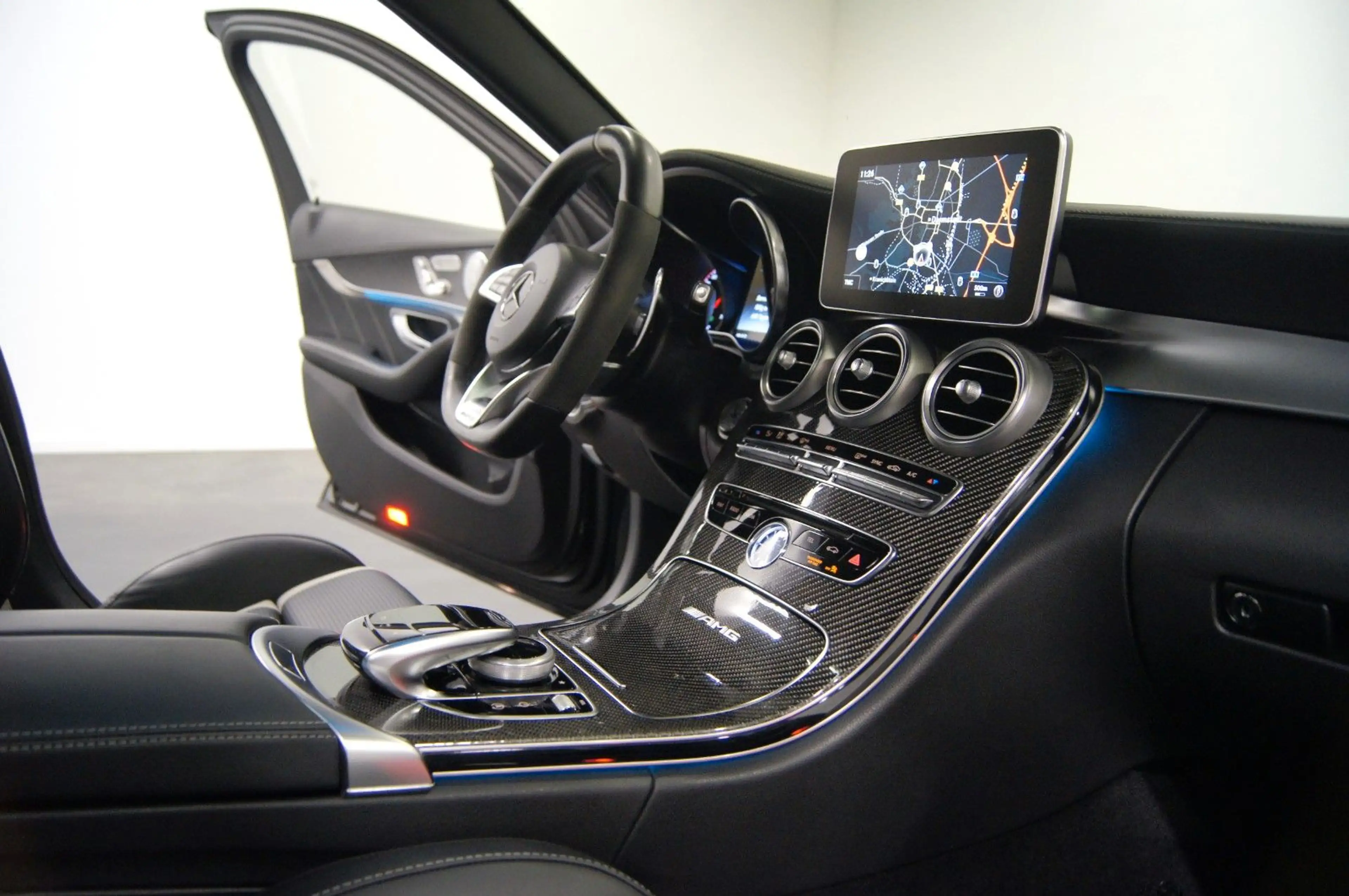 Mercedes-Benz C 63 AMG |HUD|PANO|BUR|PERFRSITZ|360|NIGHT|DRIVER — photo 4