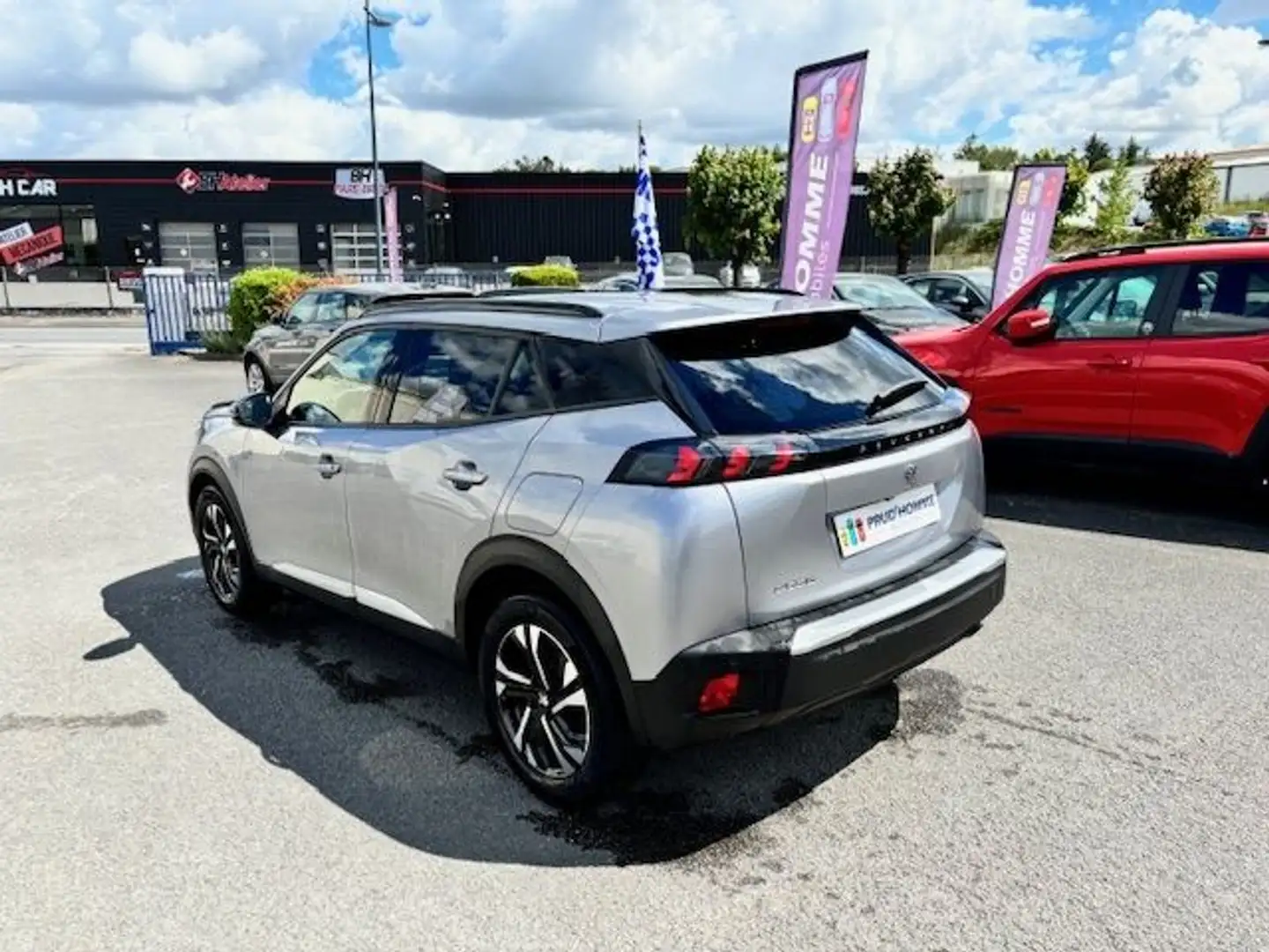 Peugeot 2008 1.2 PURETECH 100CH S\u0026S ALLURE PACK Grau - 2