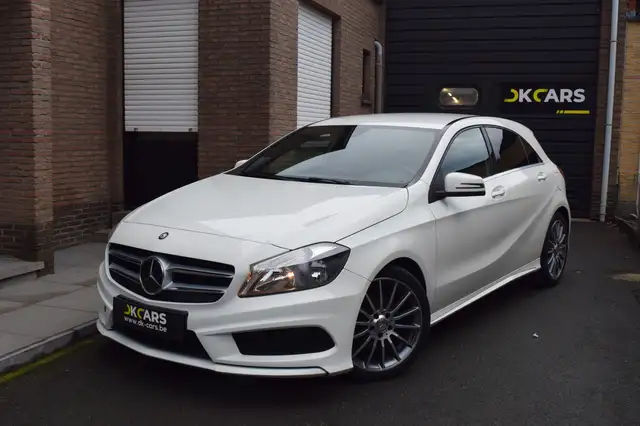 Mercedes-Benz A 180 1.6i - AMG - NAVI / LEDER / APPLE CARPLAY / CAMERA