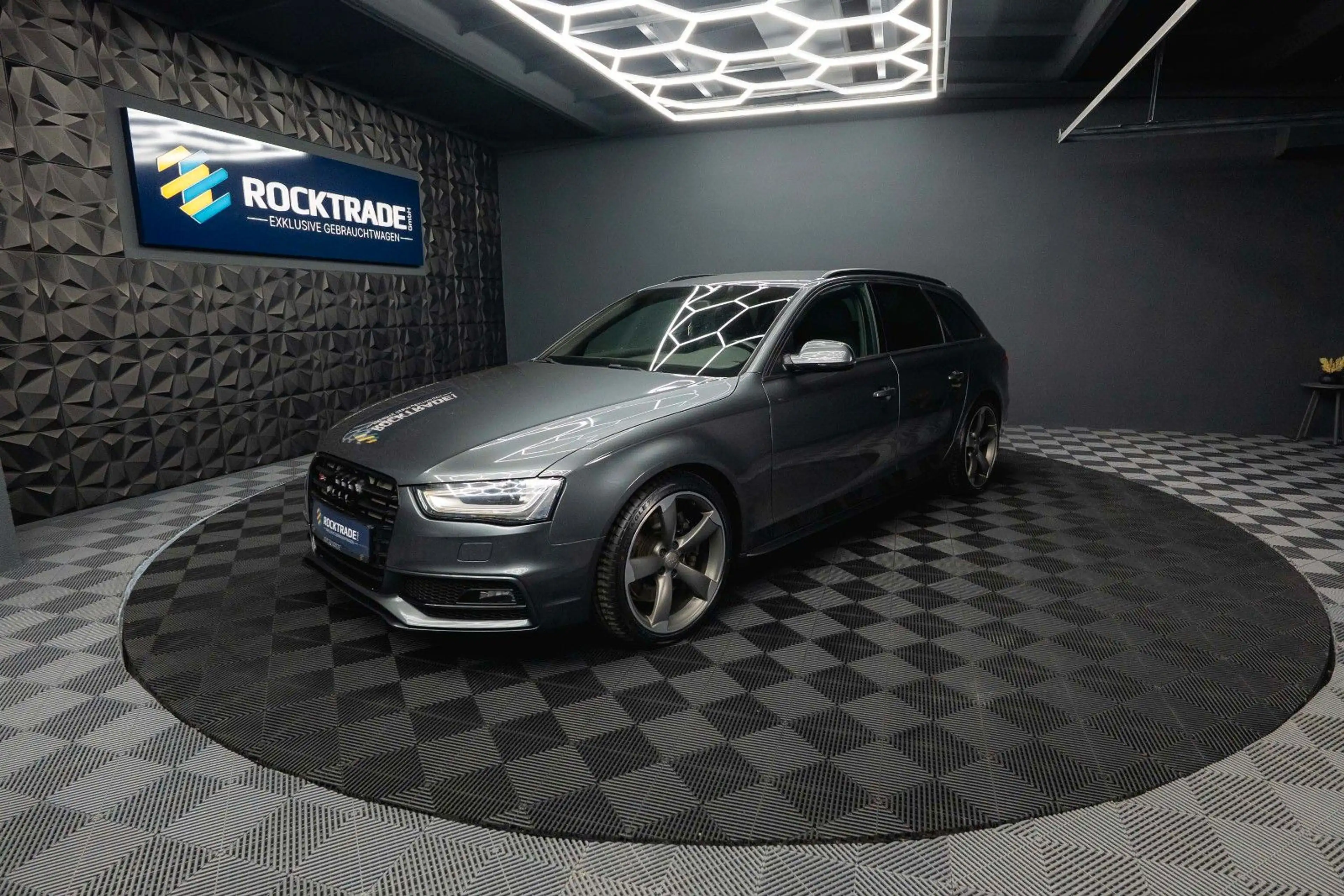 Audi S4 Avant 3.0 TFSI quattro | Top Zustand | LED