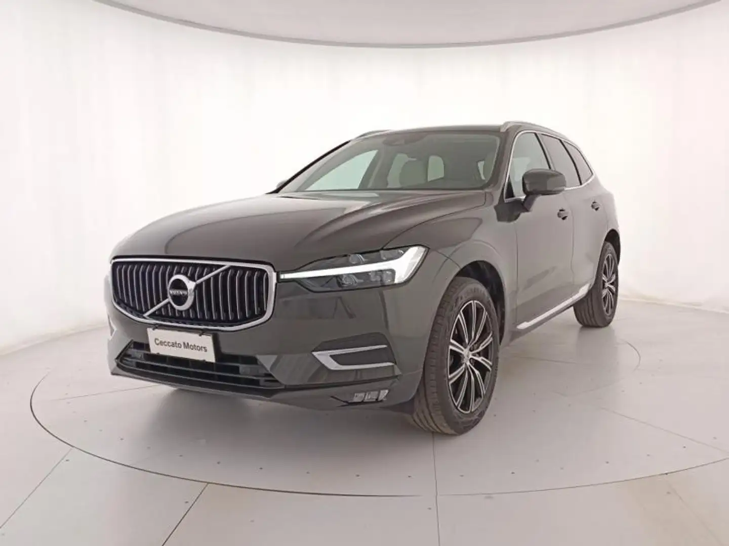Volvo XC60 2.0 B4 Momentum Pro auto Grigio - 1