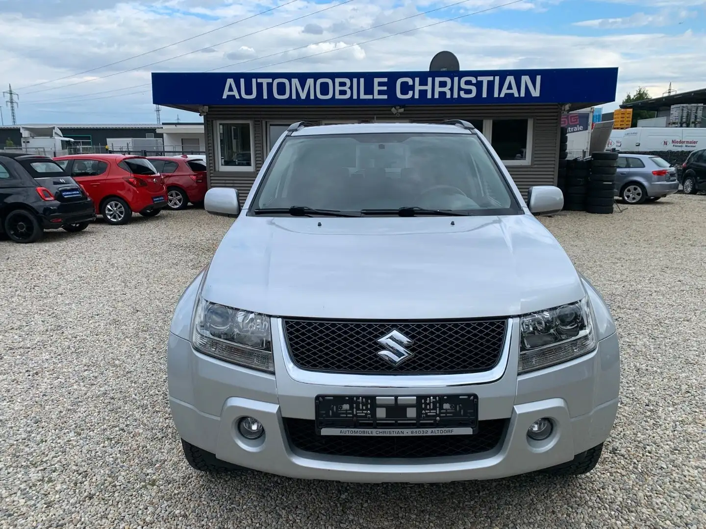 Suzuki Grand Vitara New 1.9 DDIS AHK Allrad Sitzheizung Silber - 1