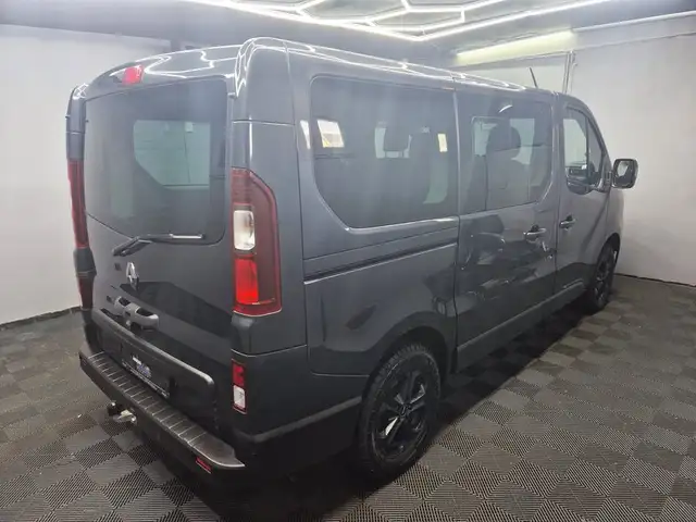 Renault Trafic view 6