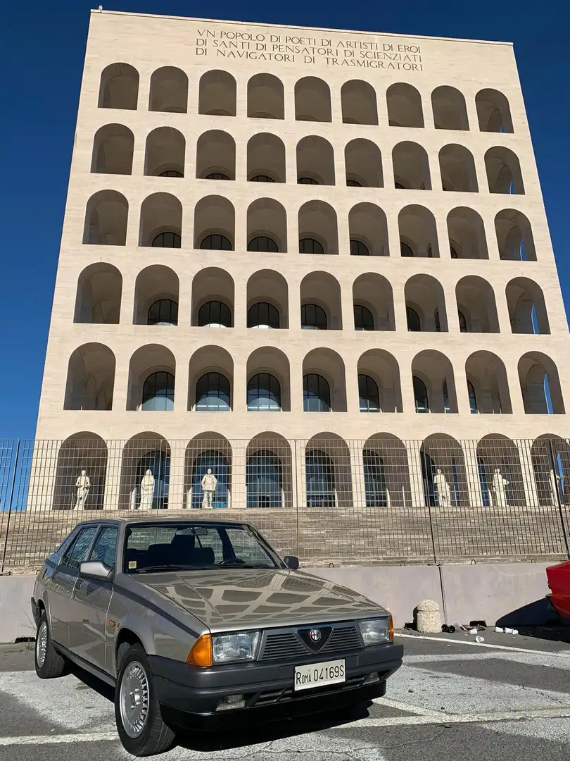 Alfa Romeo 75 1.8  carburatori Gümüş rengi - 1