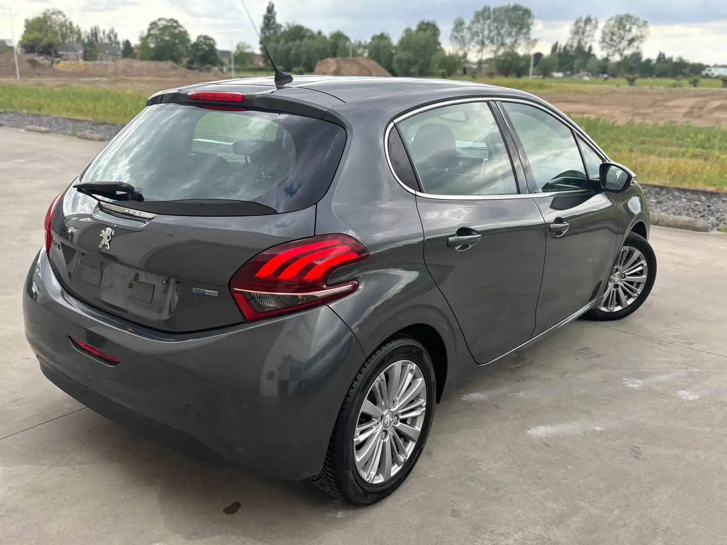 Peugeot 208 1.2 PureTech Allure S Grau - 2