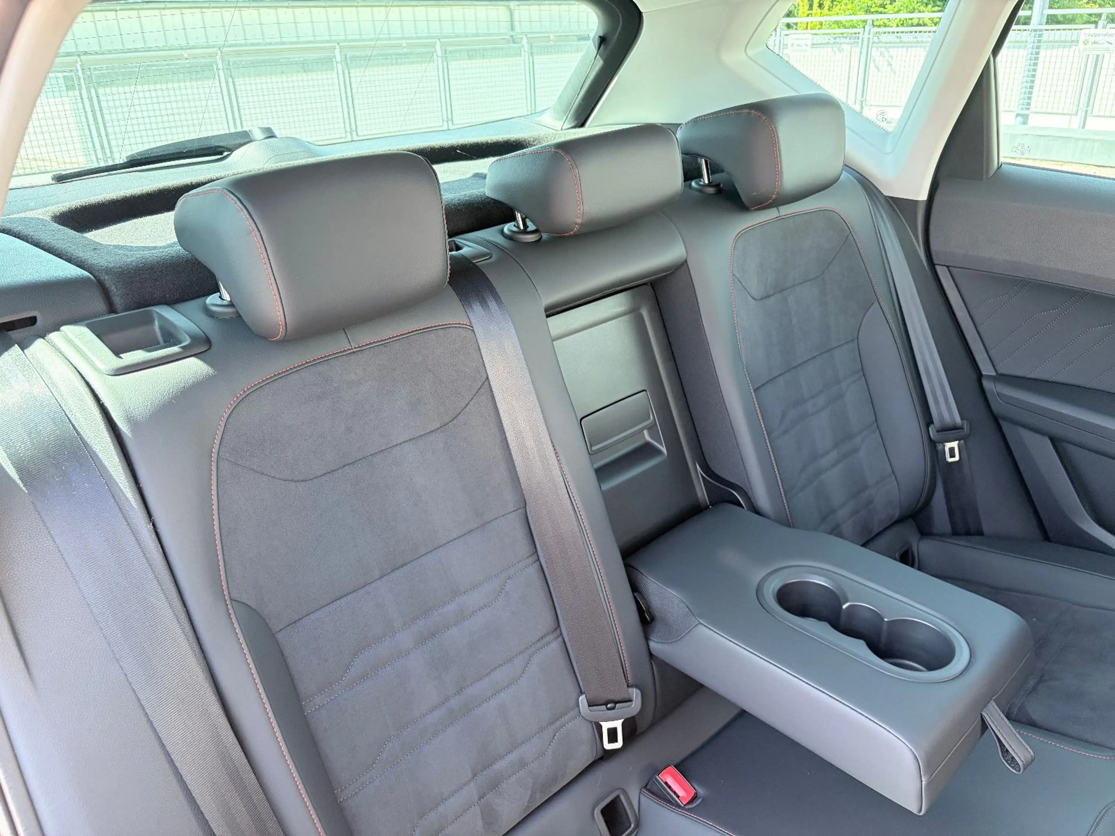 SEAT Ateca 2.0 TDI DSG FR PANO/VIRTUAL/BEATS/ACC/ALU — photo 12