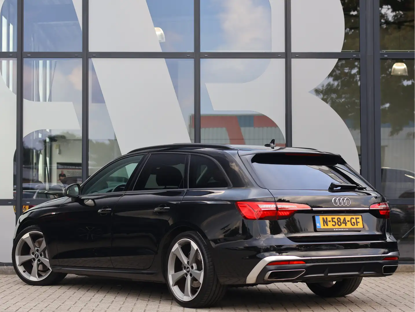 Audi A4 Avant 40 TFSI S edition S-line | ACC | Pano | Haak Noir - 2